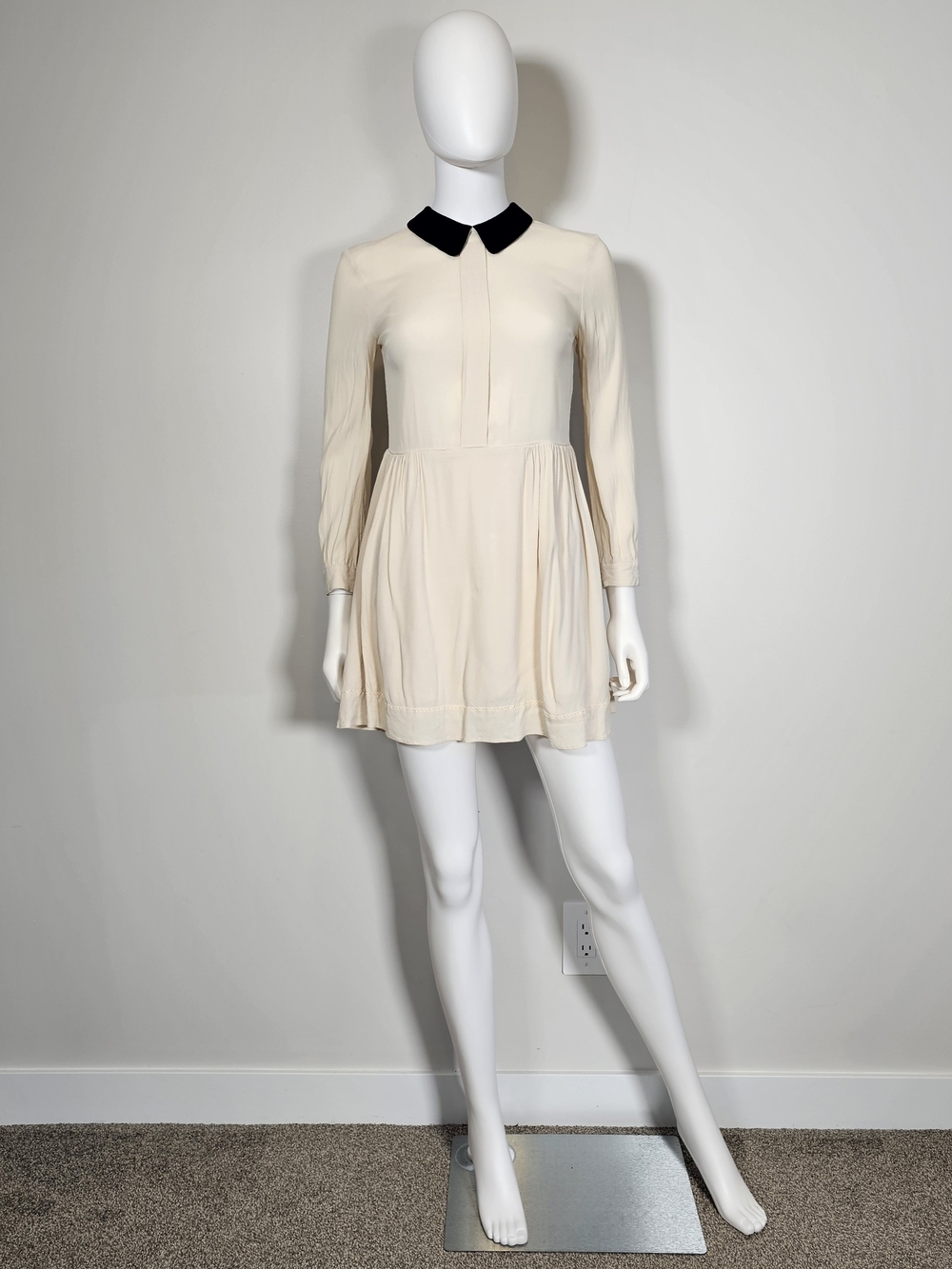 Sunday Best Aritzia Cream Long-Sleeve Mini Dress with Black Collar Sz 2